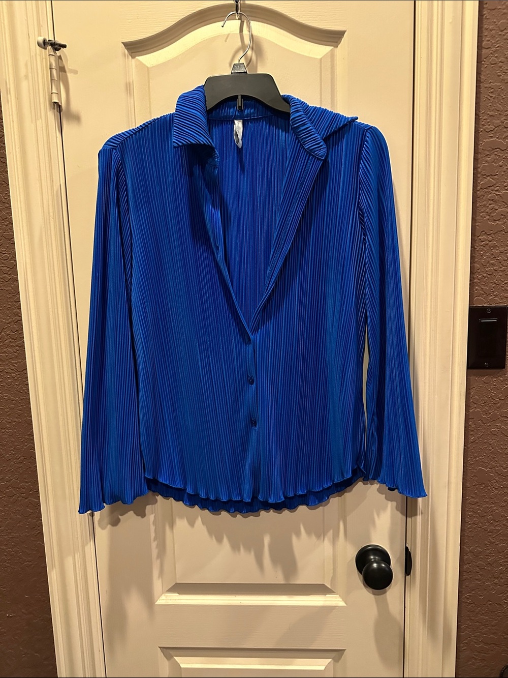 Amisu Ribbed Pleated Button-Down Shirt in Blue